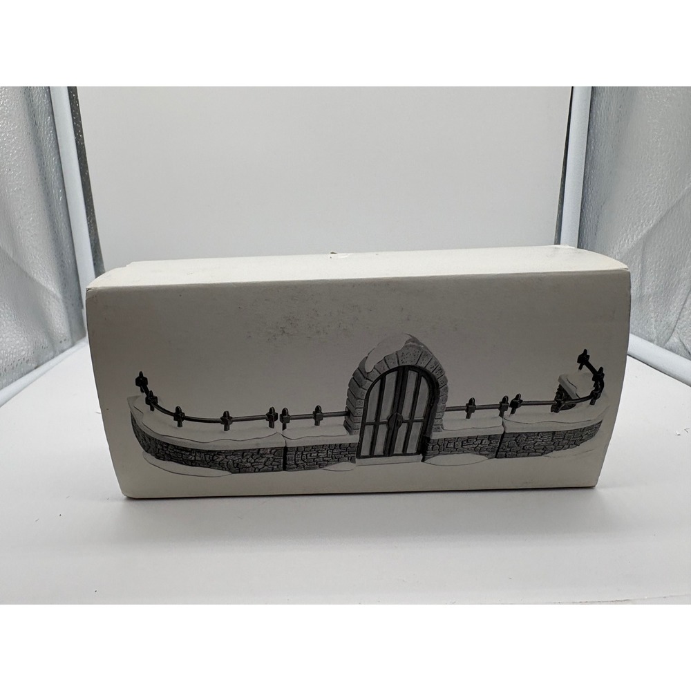 Dept 56 Heritage Village Churchyard Gate and Fence Set of 3 5806-8 Boxed Retired
